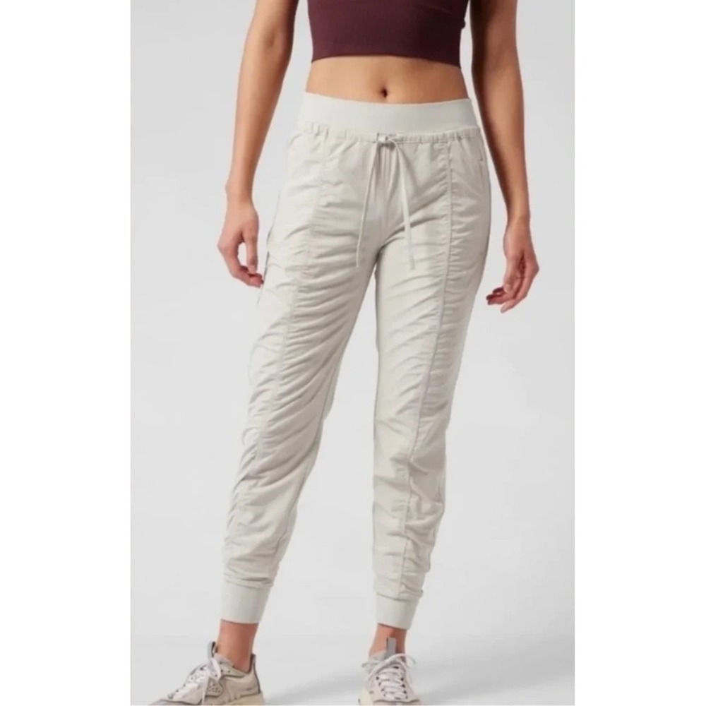 NWT Athleta Attitude II Pants Ruched Mid Rise Jogger Womens Size 4 / P Beige Tan